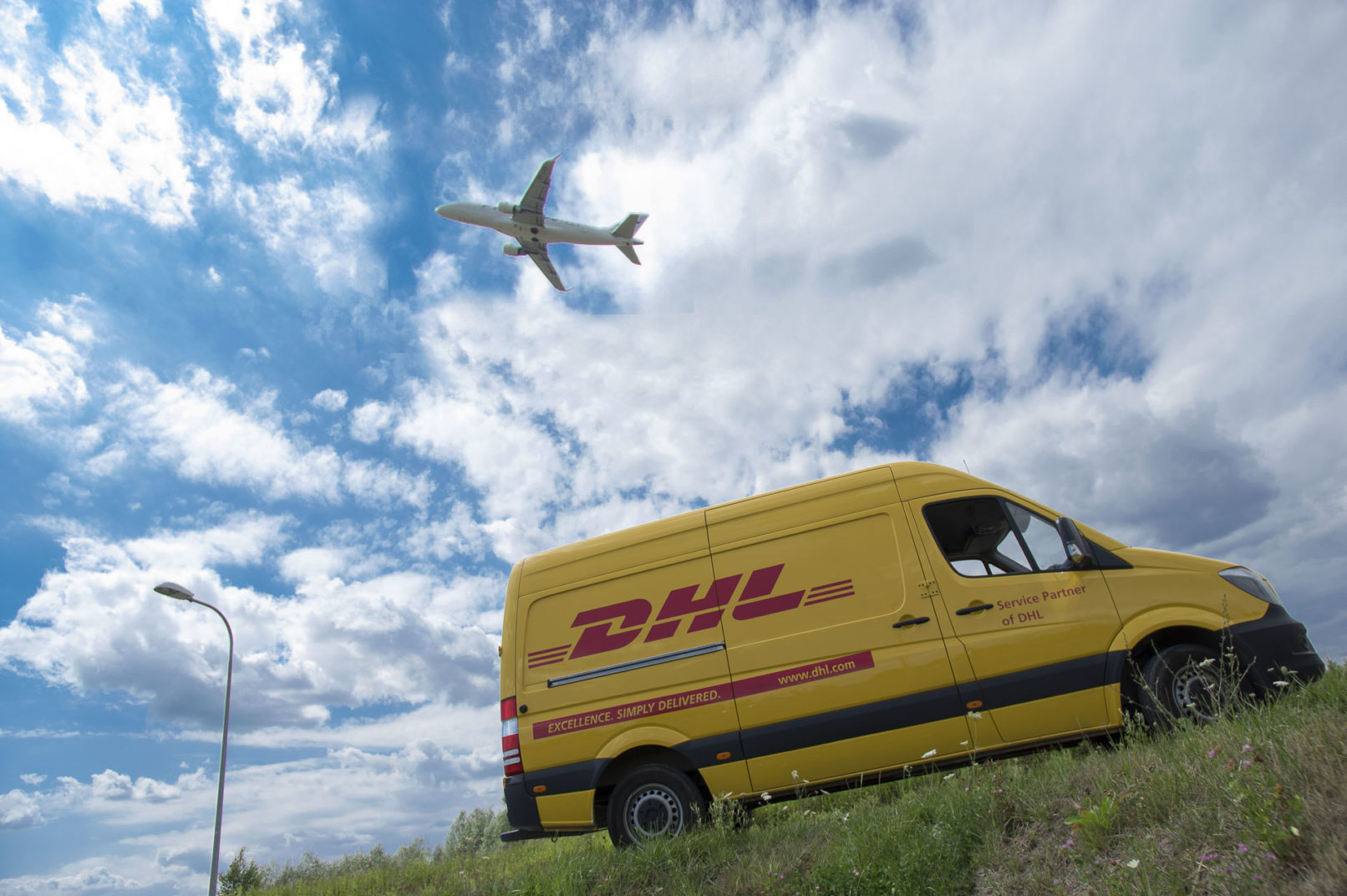 Merc_DHL73